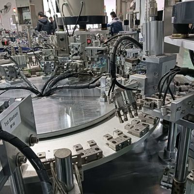 良い価格 IV インフュージョン・ピール・フォイル・キャップ・アセンブリ・マシン 自動・線形・スクリュー・キャピング・マシン オンライン