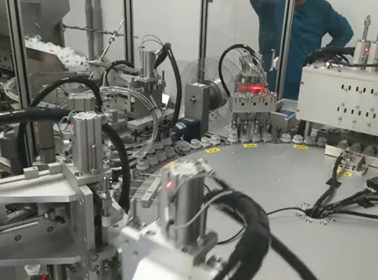 良い価格 セルボ駆動の自動組立機 安定で効率的な動作 高出力 オンライン