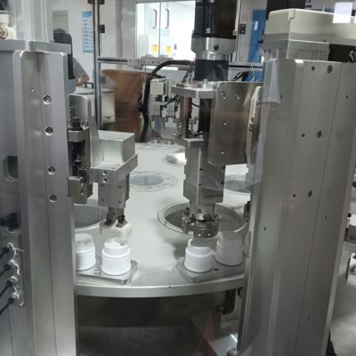 良い価格 液体洗浄剤のキャップを組み立てる機械,回転台操作,合格率が高い オンライン
