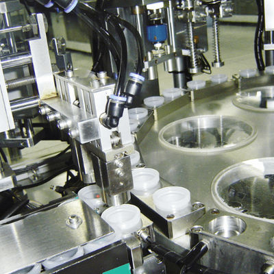 良い価格 High Efficiency Euro Cap Assembly Machine with 99% Qualified Rate 95% Operation Rate and Adjustable Speed オンライン