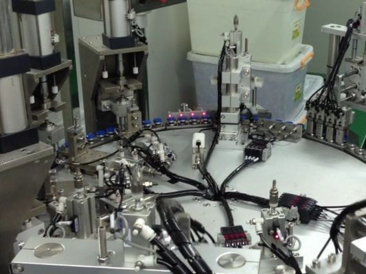 良い価格 ISO と GMP に準拠する非PVC インフュージョンキャップと注射口のための医療製品組立機械 オンライン