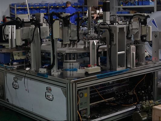 良い価格 PLC リモコン制御によって制御される湿度防止キャップフillingマシン 安定したパフォーマンス オンライン