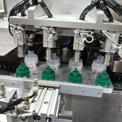良い価格 洗濯洗浄剤キャップをスクリューする機械 高性能効率的な操作 高通行率サーボ駆動 オンライン