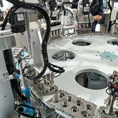 インデックスモーション8キャビティ自動ミルクキャップ組立機 安定稼働 正確な位置決め
