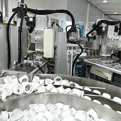 良い価格 ターンテーブル型 標準化されていない自動化ミルクキャップ組立機 厚い材料で損傷しやすくない オンライン