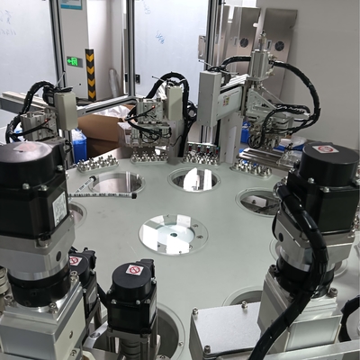 カスタマイズされたキャロセルのタイプ スプリングロードされた乾燥剤キャップの充填機 操作しやすい機器とトラブルシューティングを示すディスプレイ.