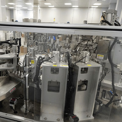 良い価格 High-Speed Euro Cap Assembly Machine with 3600-1400pcs/hr Production and 0.6-0.8MPa Air Pressure for Infusion Caps オンライン