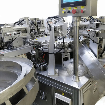 良い価格 タッチスクリーン操作による自動ユーロキャップ組立機、毎時4000～12000キャップ、合格率99% オンライン