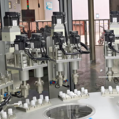 高度な資格率のキャップ組成のためのPLC制御システムを持つステンレス鋼キャップスクリューリングマシン